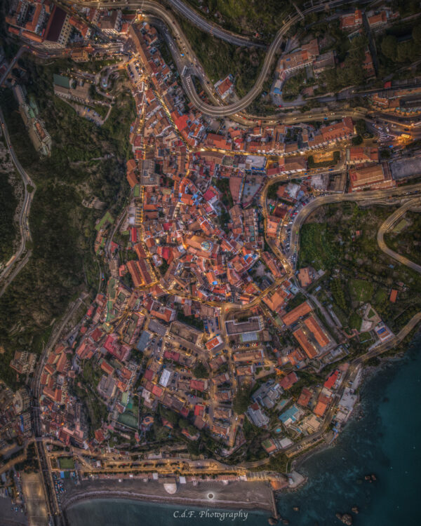 Vista con Drone tutta Vietri dall'alto - Verticale Vietri