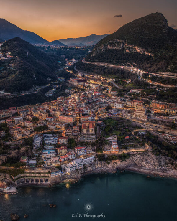 Vista con Drone Vietri sul Mare crepuscolo Vietri -  crepuscolo Duomo