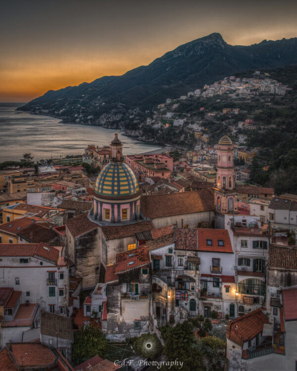 Vista con Drone Vietri sul Mare crepuscolo Vietri -  crepuscolo Duomo - immagine 2